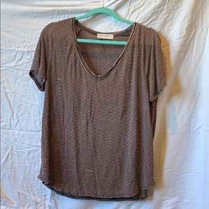 lowcut v-neck striped tshirt